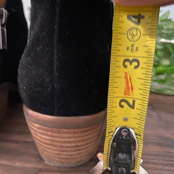 Lucky Brand- women’s ankle booties- size 7.5 - Picture 2 of 9